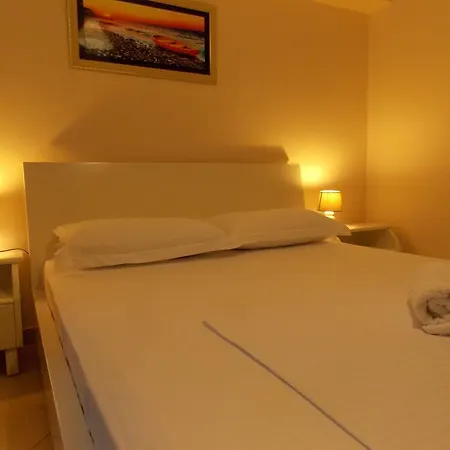 Amber * Sarandë